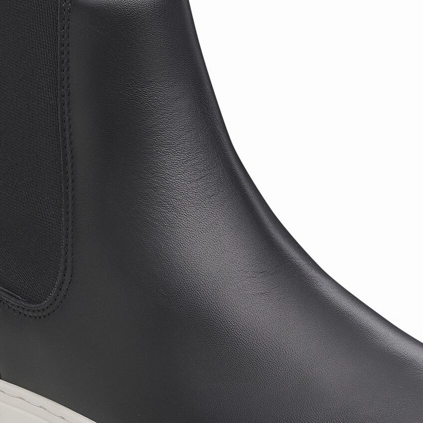 Sleek Outline Birkenstock Women's Bend Chelsea Boot - Black