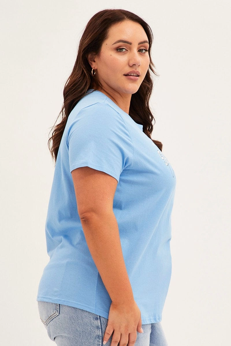 Fashion-Forward Look Active Fit Blue Graphic T-shirt Short Sleeve Crew Neck