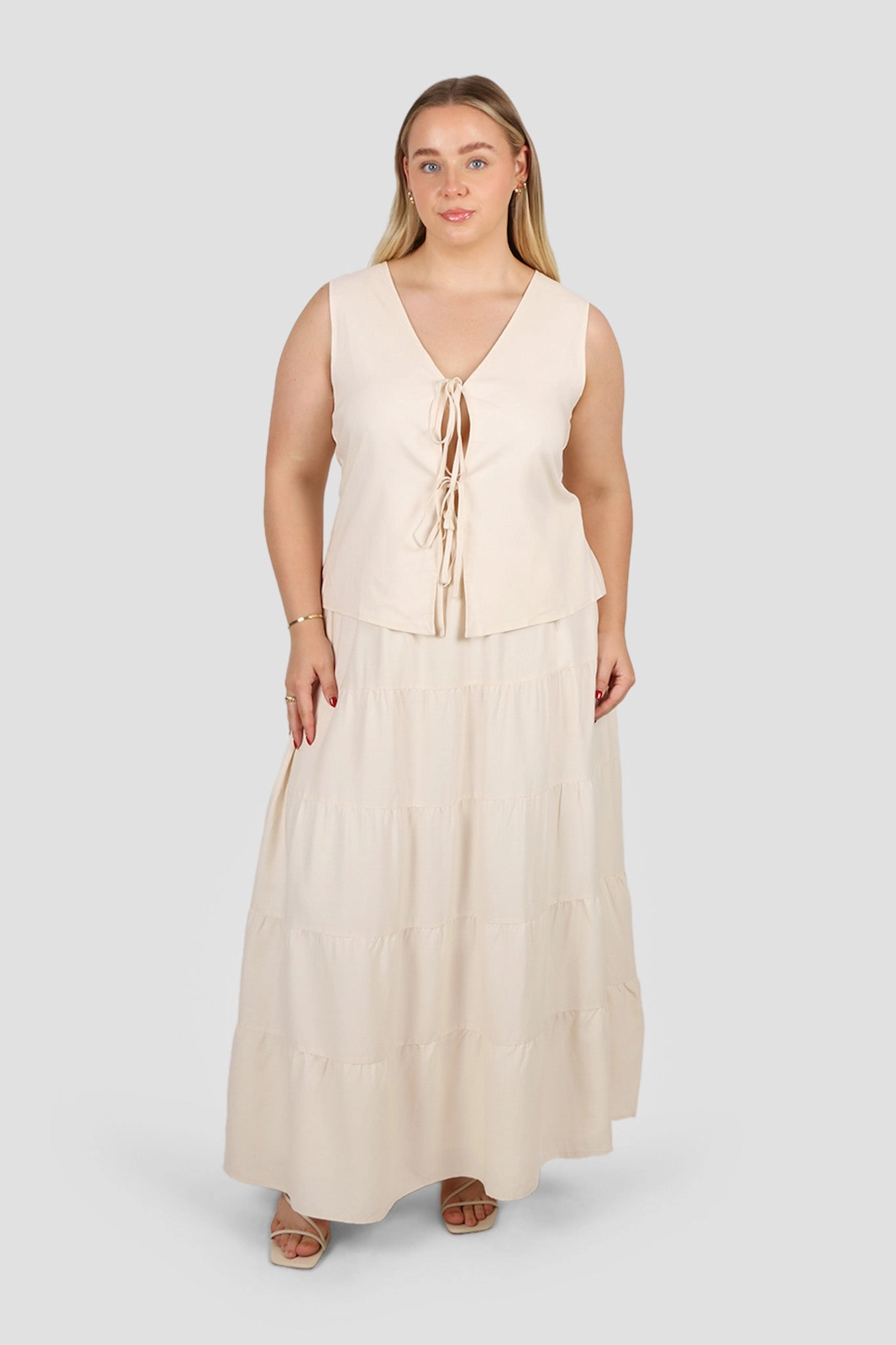 ZYLA TIERED MAXI SKIRT NEUTRAL Outfit Mix