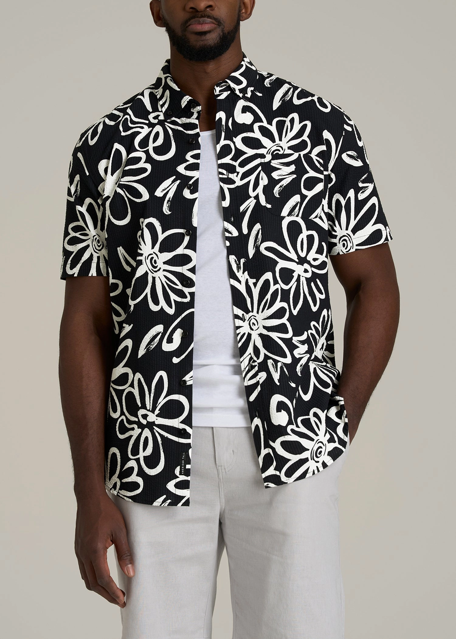 Seersucker Tall Men's Short Sleeve Shirt in Black and White Floral AntiStatic Material