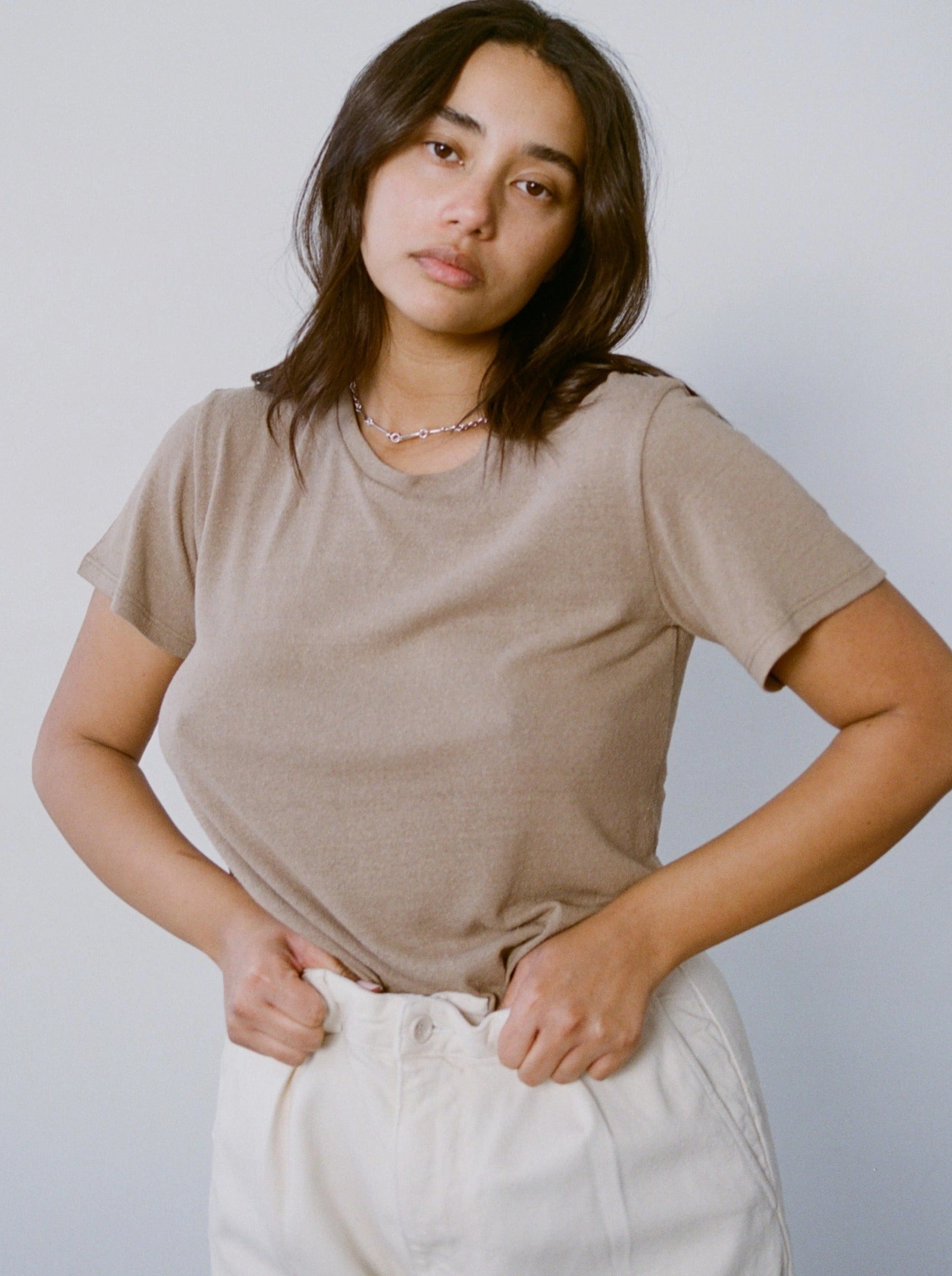 Classic Tee, Regen Silk Noil Jersey, Tea Sleek Fit Wear dry cleanable