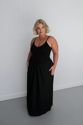 YARA DRESS BLACK effortless grace