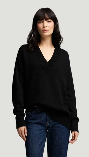 color fast Oversized V-Neck Sweater in Merino Wool | Black