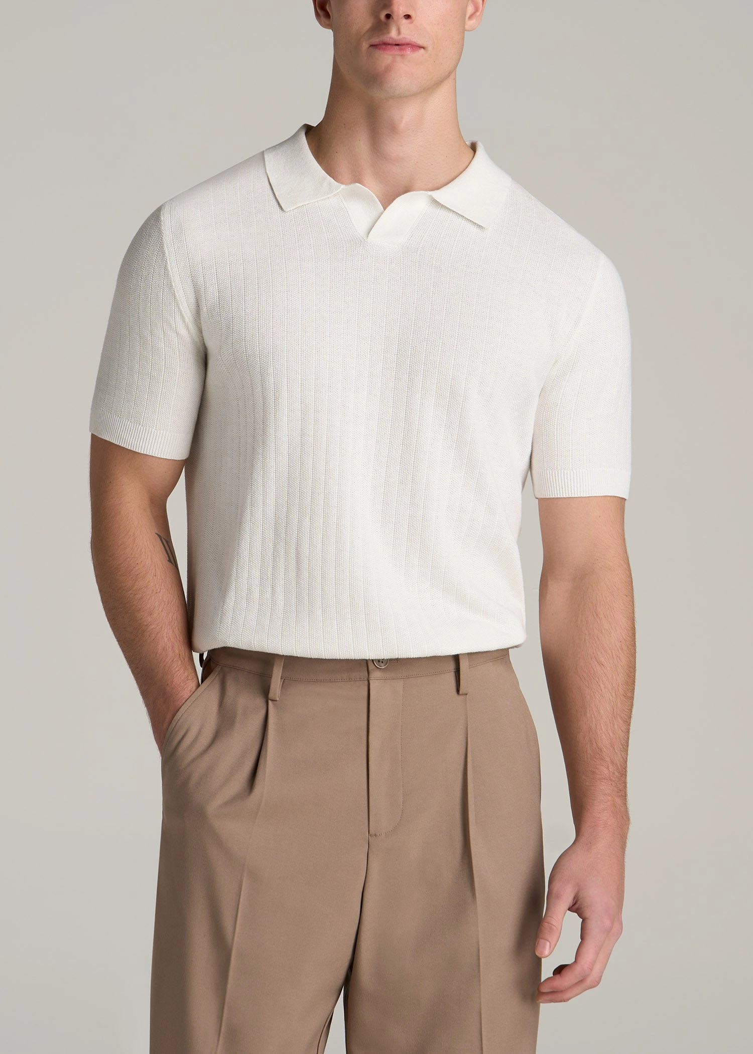 Weighted Hem Trim Linen Blend Ribbed Knit Polo Shirt for Tall Men in Ecru