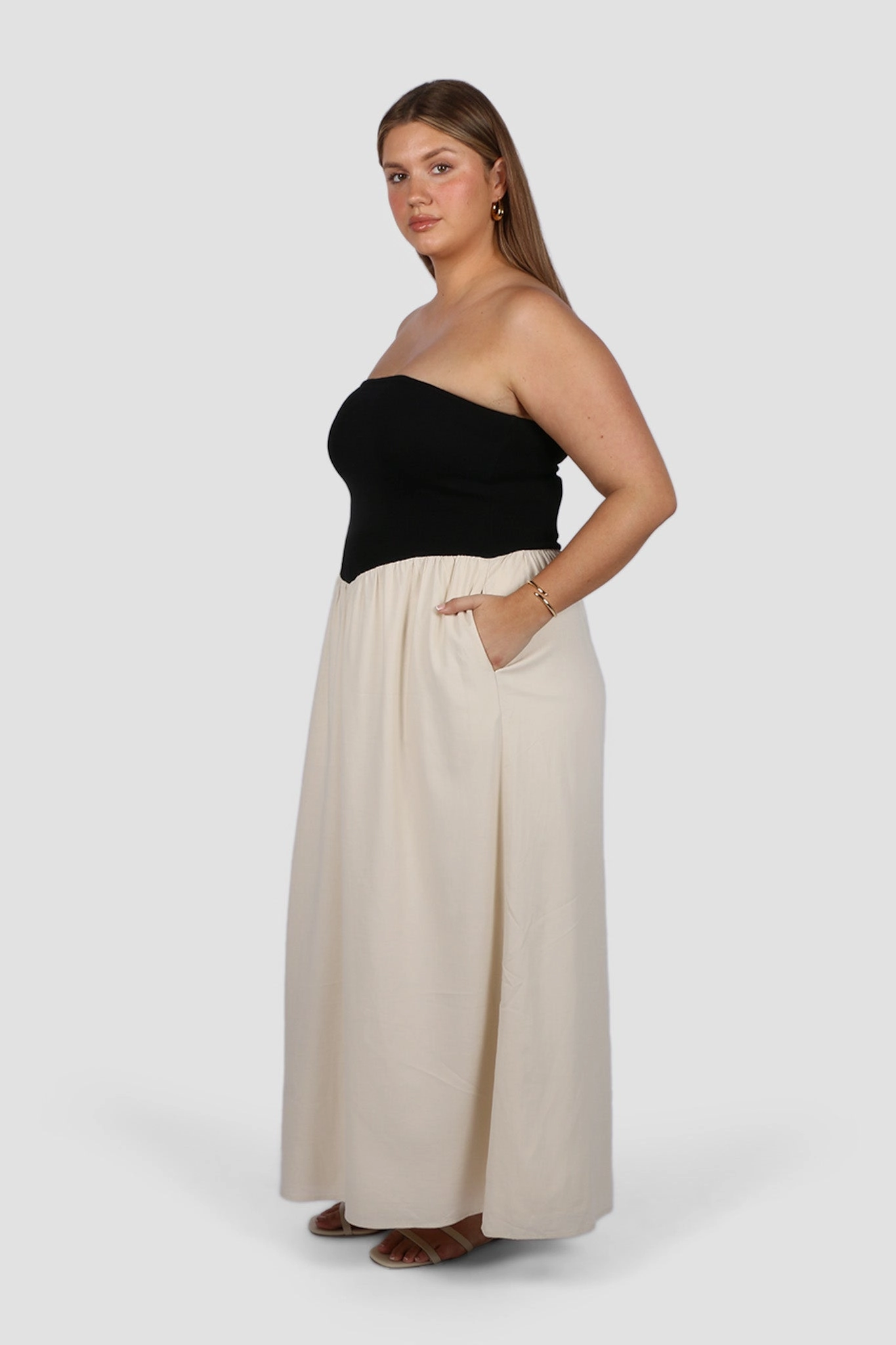 Modern Staple VELLA DRESS NEUTRAL/BLACK