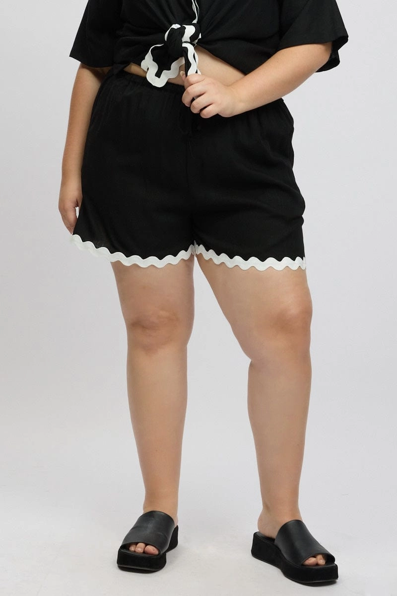 Chafe Resistant Edges Black Ric Rac Trim Linen Blend Shorts