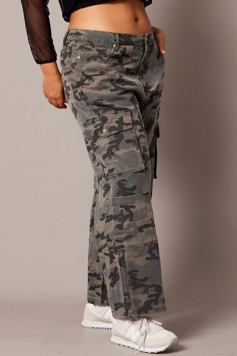 Green Abstract Cargo Jeans Mid Rise Anti Slip Belt Loops Style Statement