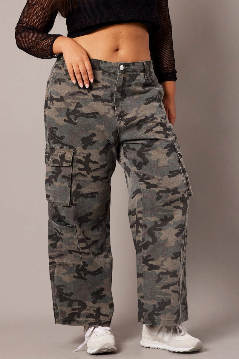 Cool Silhouette Smart Casual Athlete Fit Green Abstract Cargo Jeans Mid Rise
