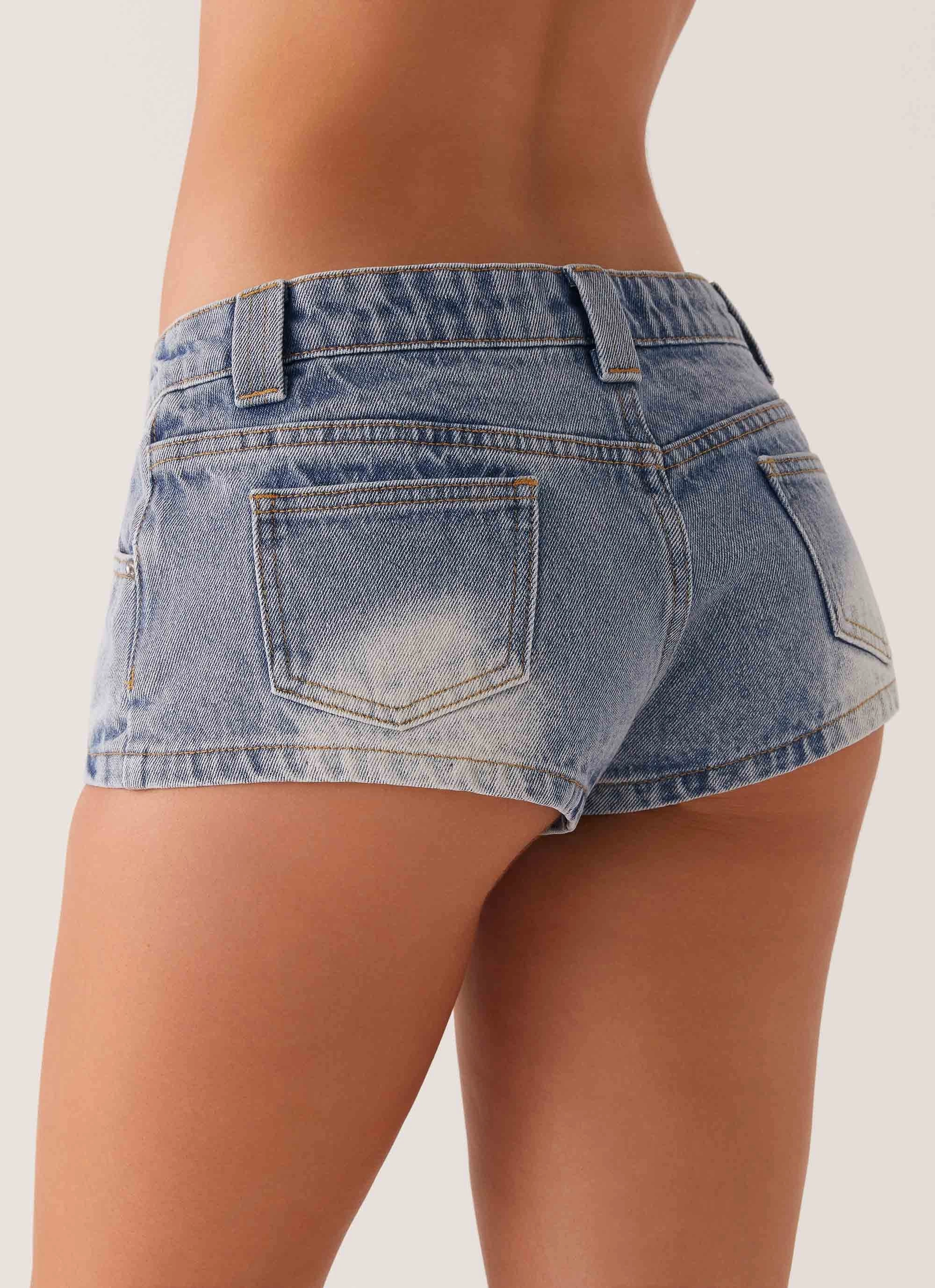Chill Comfort high - rise Headland Low Rise Denim Shorts - Light Wash Blue