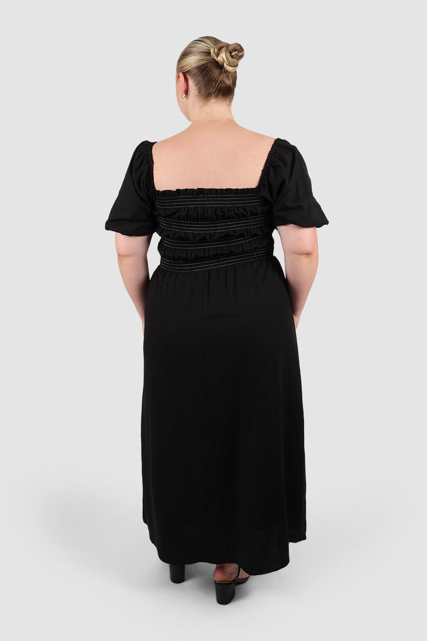 ISMAE MAXI DRESS BLACK CONTRAST All-day style