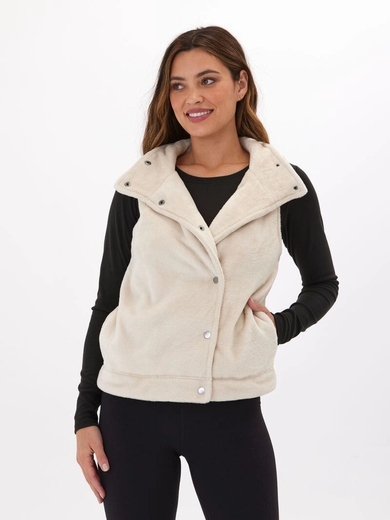 Kelsey Sherpa Vest Compact Packability