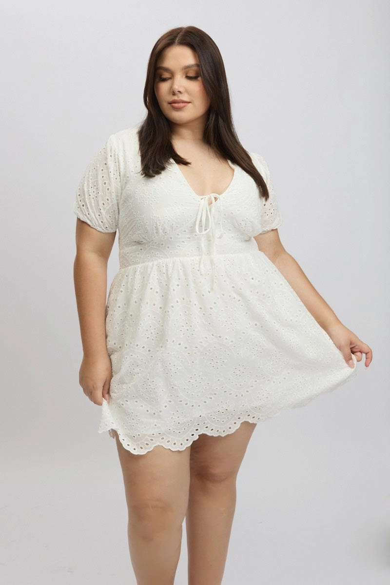 Fit Easy UV-Resistant White Tie Front Eyelet Lace Minidress