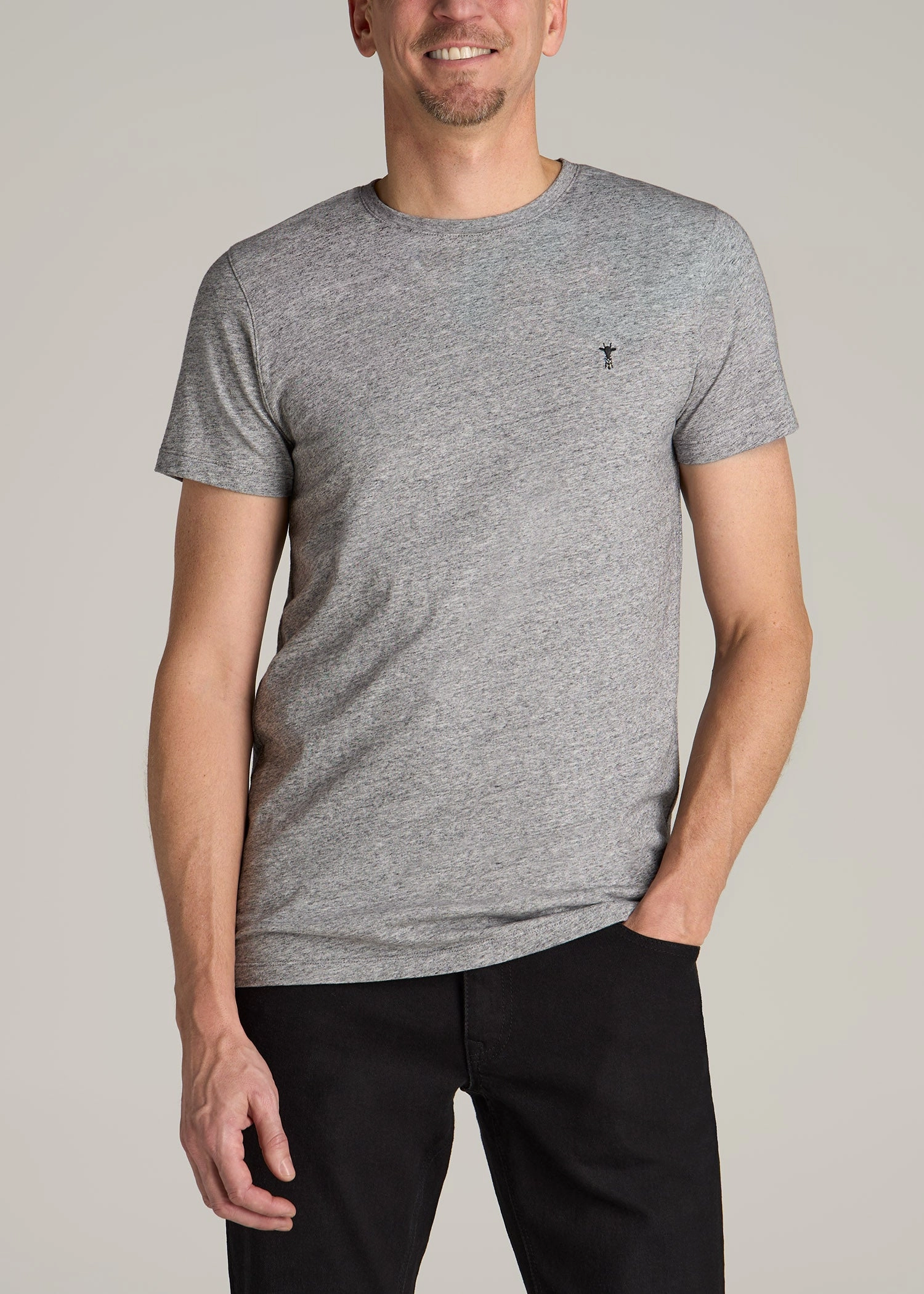 Fashionable Shirt MODERN-FIT Embroidered Logo Crewneck T-Shirt for Tall Men in Heather Grey
