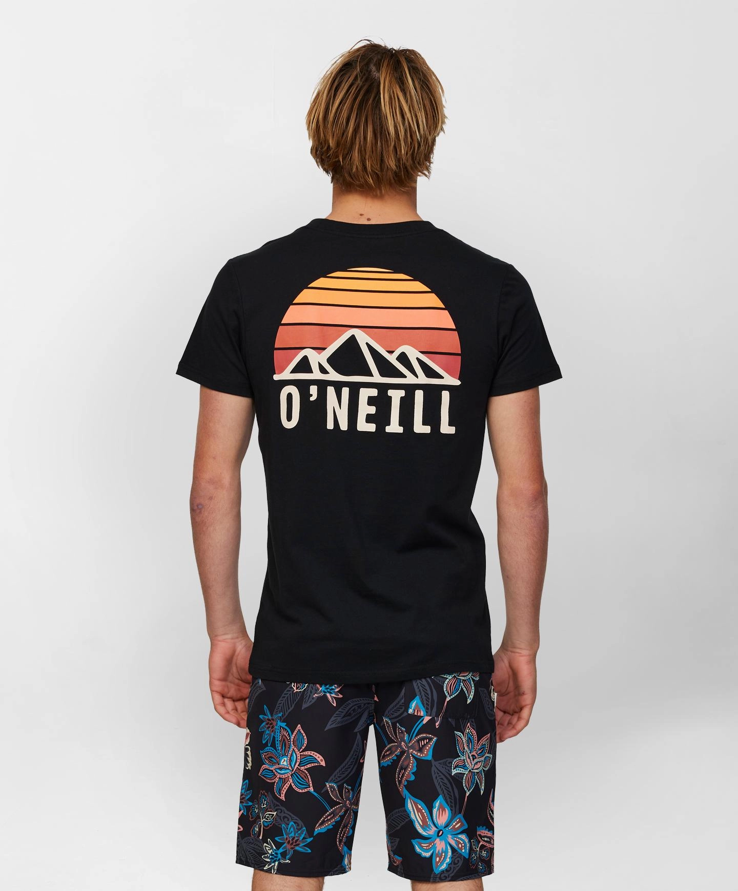 Mountain T-Shirt - Black Perfect For Relaxing Effortless Fit