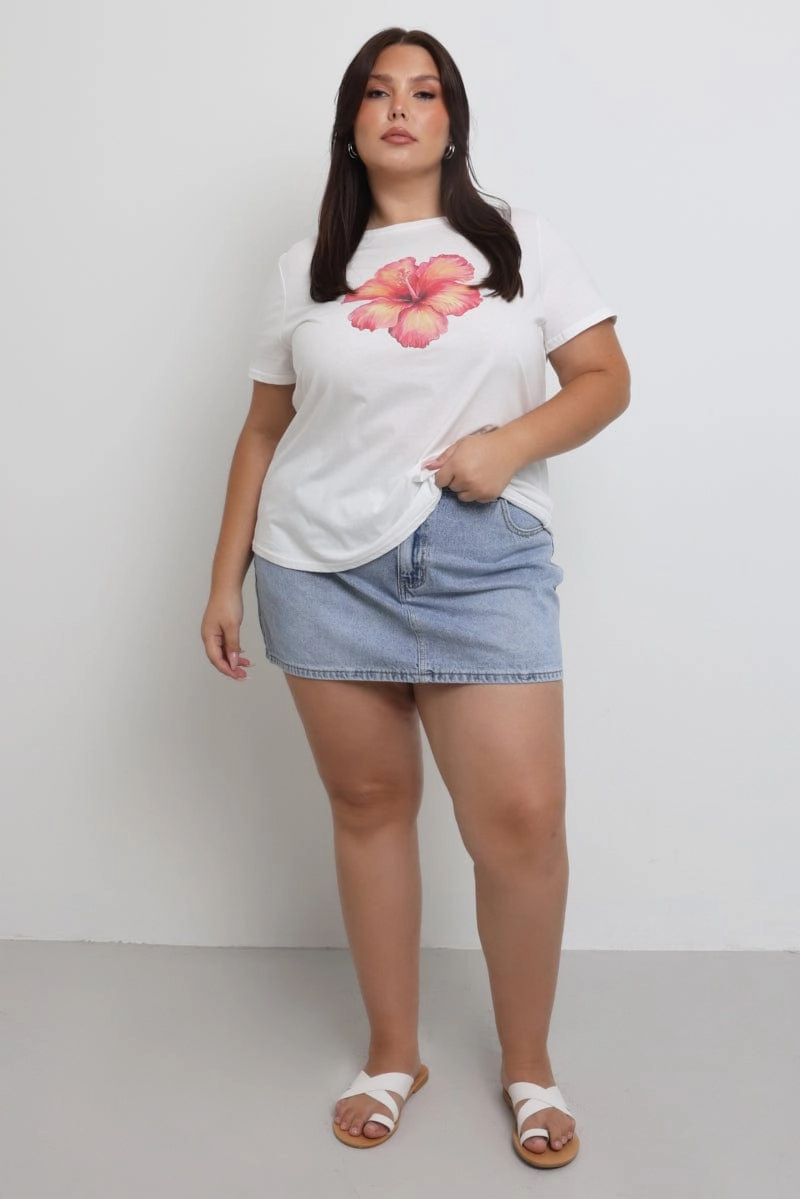 White Graphic T Shirt Short Sleeve Crew Neck Casual Ease Timeless Design