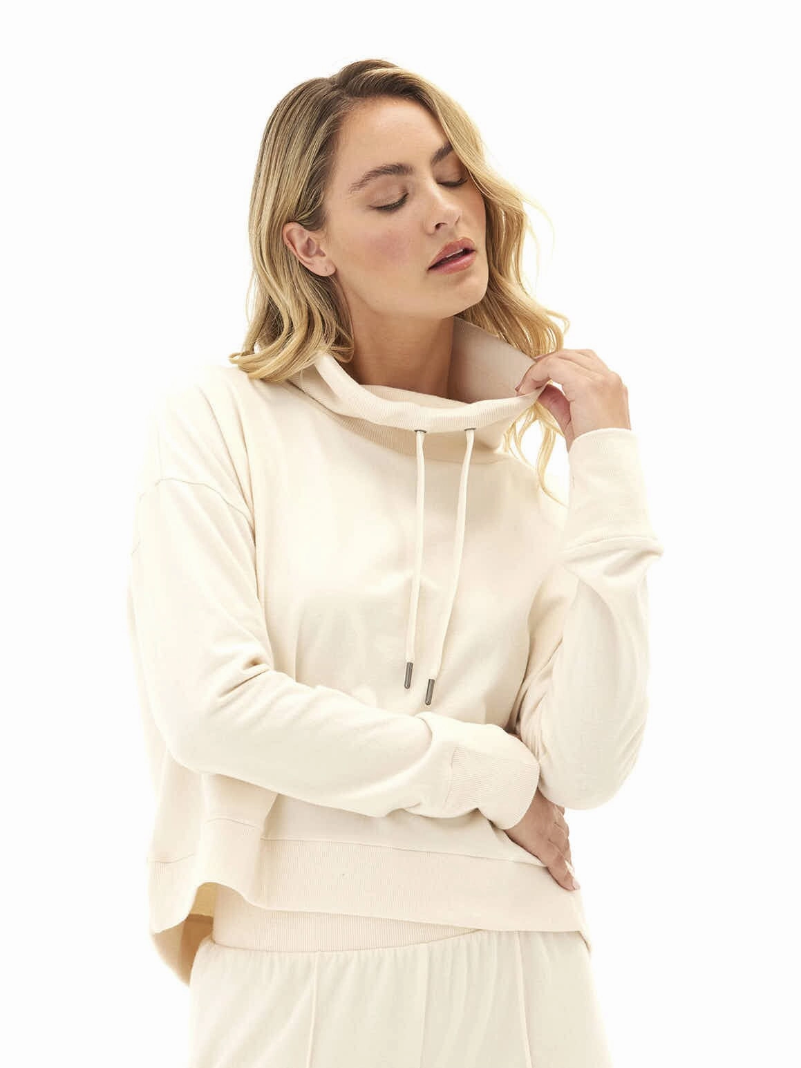Urban Explorer Look Compact Layer Shai Cozy Fleece Cowl Neck Pullover