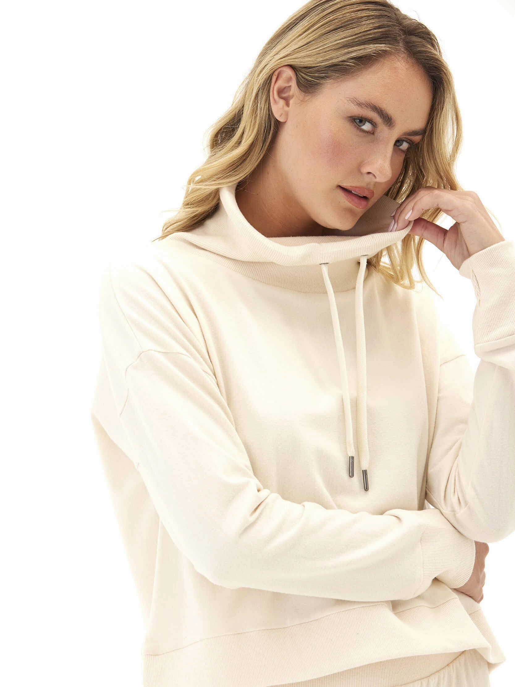 Shai Cozy Fleece Cowl Neck Pullover Daily Wear Jacket Utility Pockets