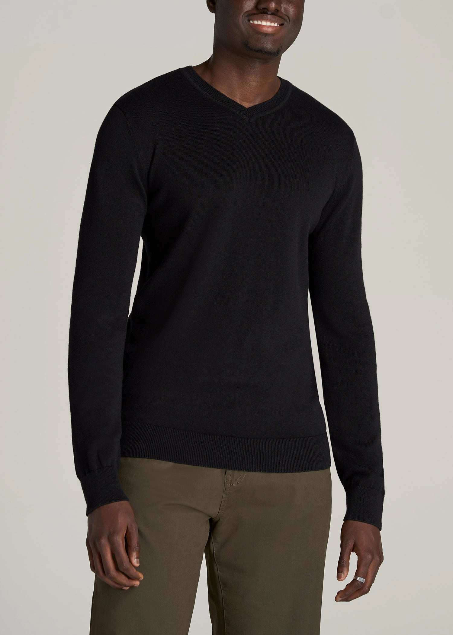 Vibrant Print Everyday Essential Everyday V-Neck Tall Men's Sweater in Black