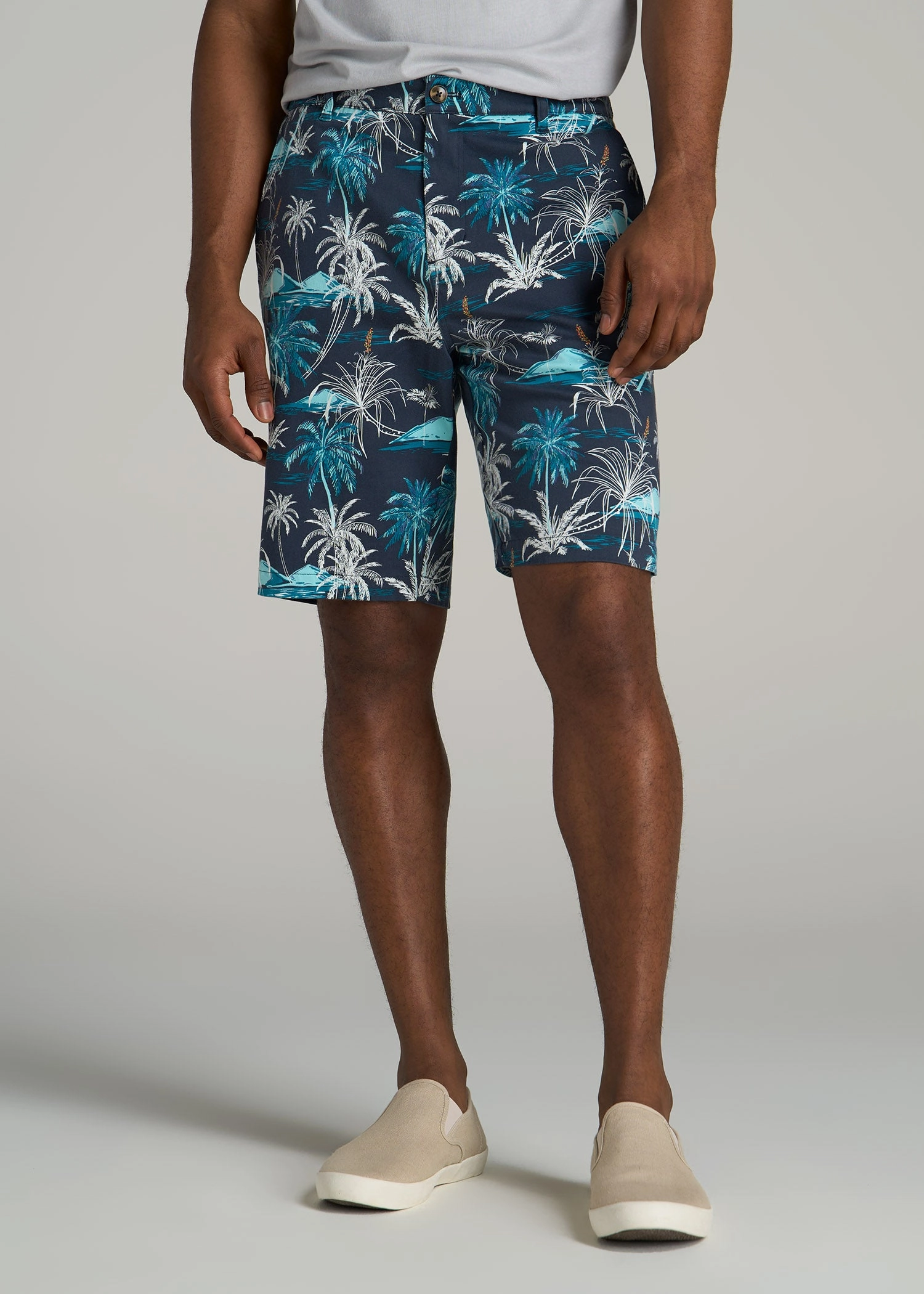 Printed Stretch Cotton Shorts for Tall Men in Blue and White Palms Light Motion Socks