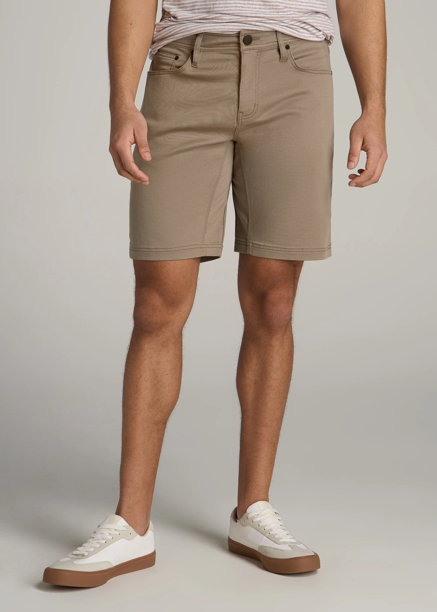 Weekend Comfort Everyday Comfort 5 Pocket Short for Tall Men in Dark Sand