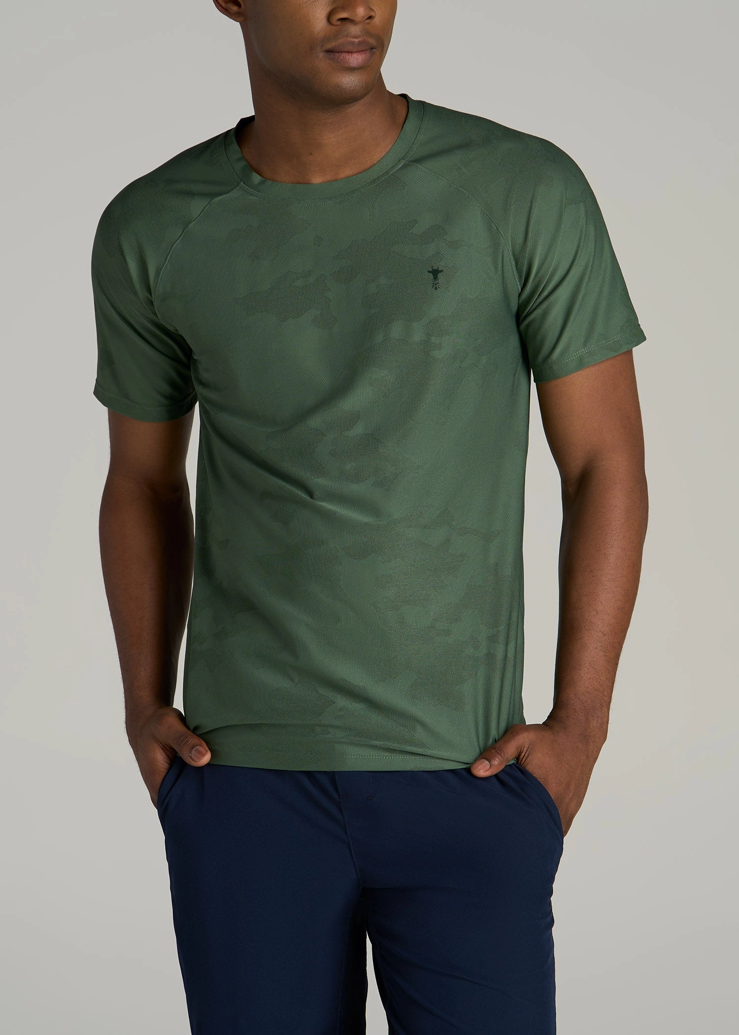 TaglessCollars SecurePockets Jacquard Training T-Shirt for Tall Men in Forest Green