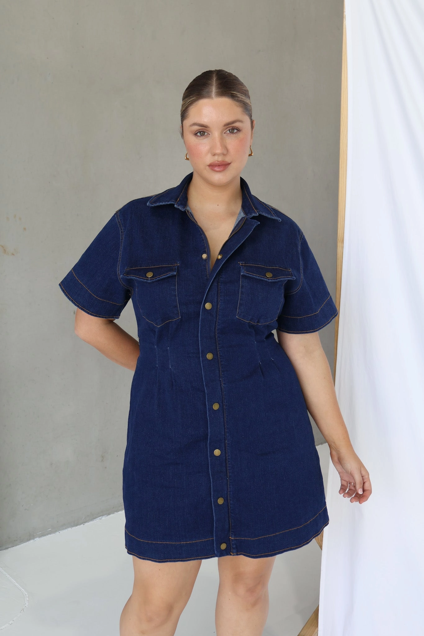 SAVEIRA DENIM DRESS MIDNIGHT Subtle design