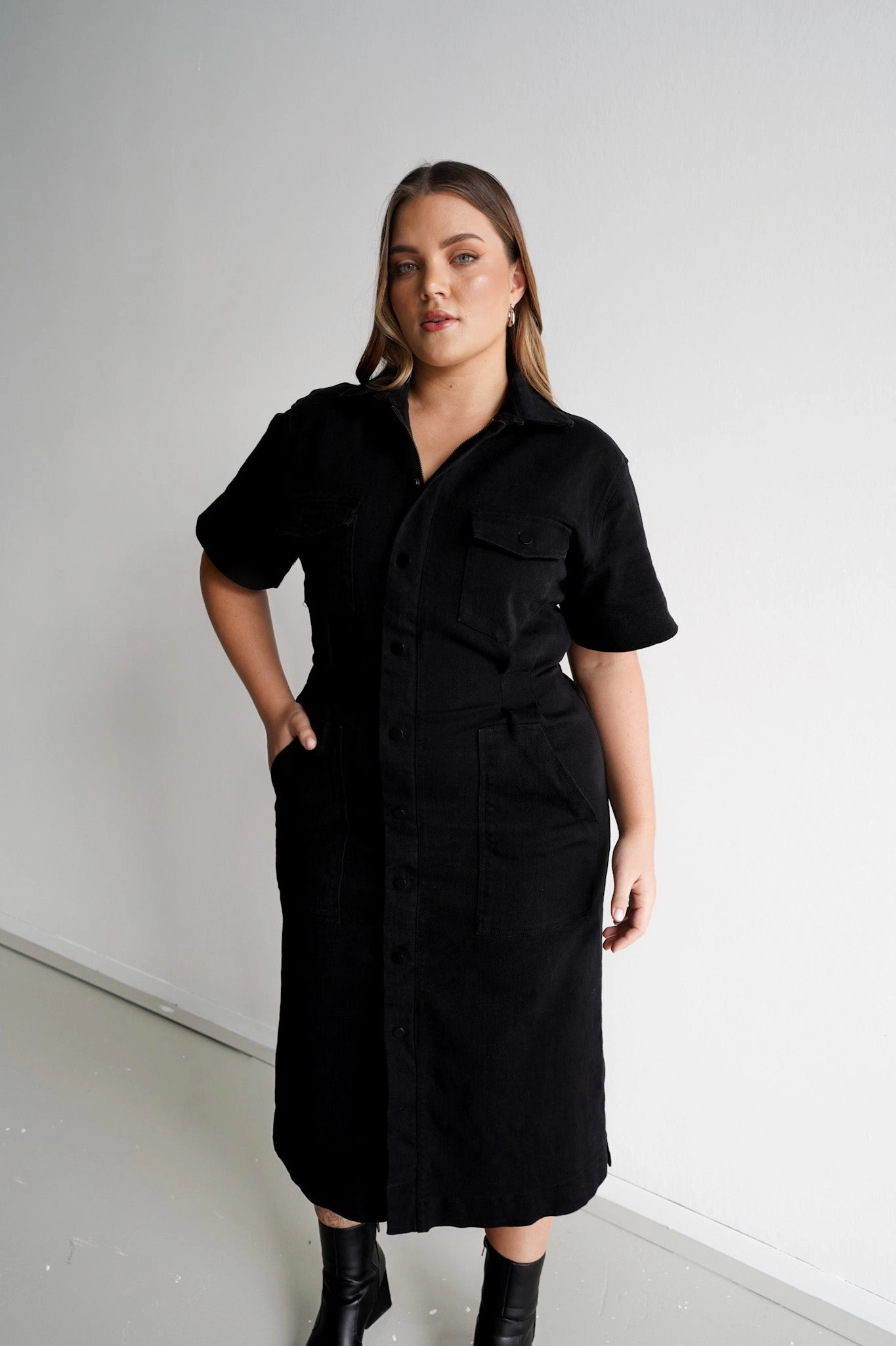 SAVEIRA DENIM MIDI DRESS BLACKOUT Travel piece Vibrant Movement