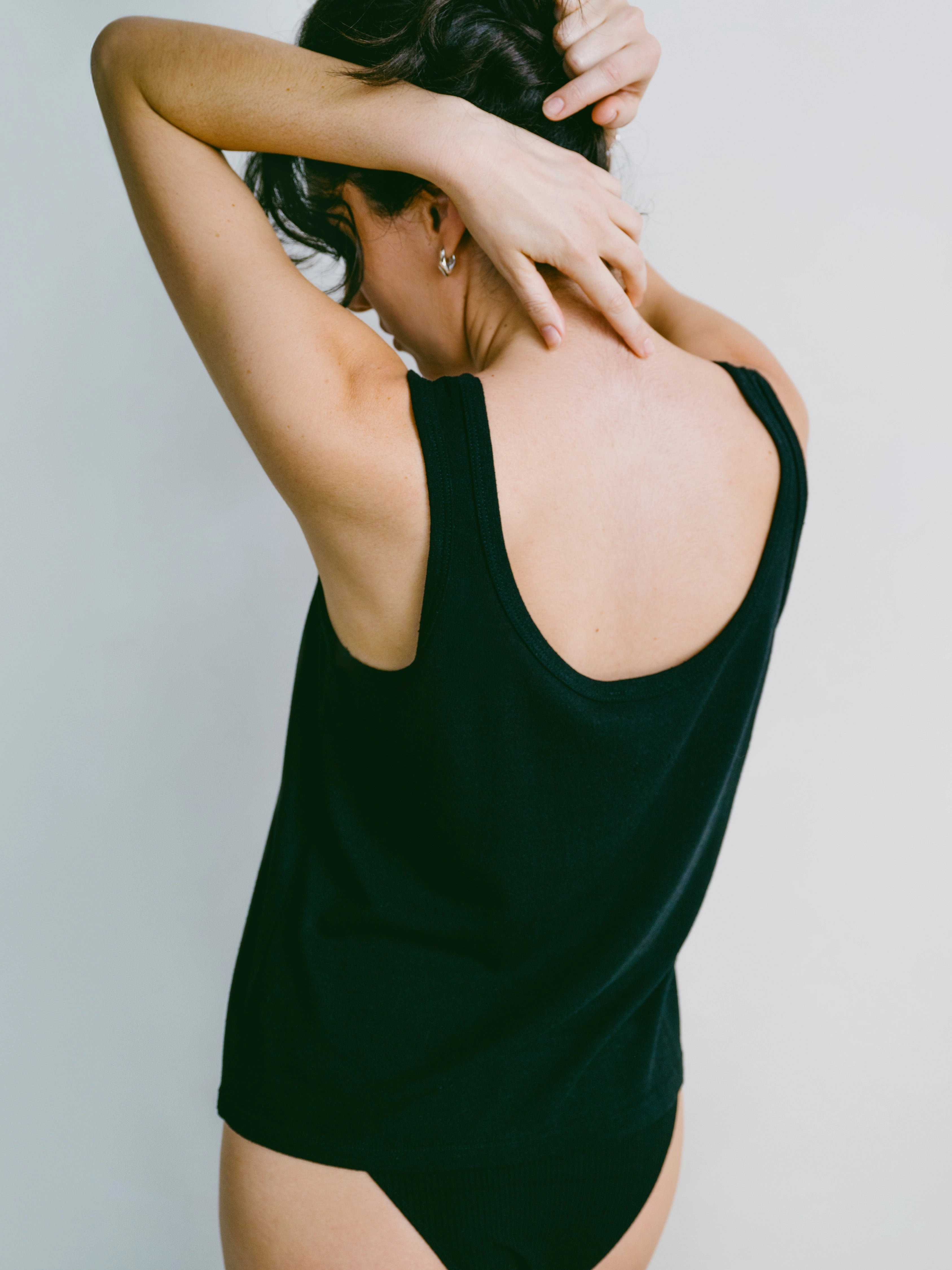 Scoop Tank, Regen Silk Noil Jersey, Black Stretchable Simple Yet Elegant