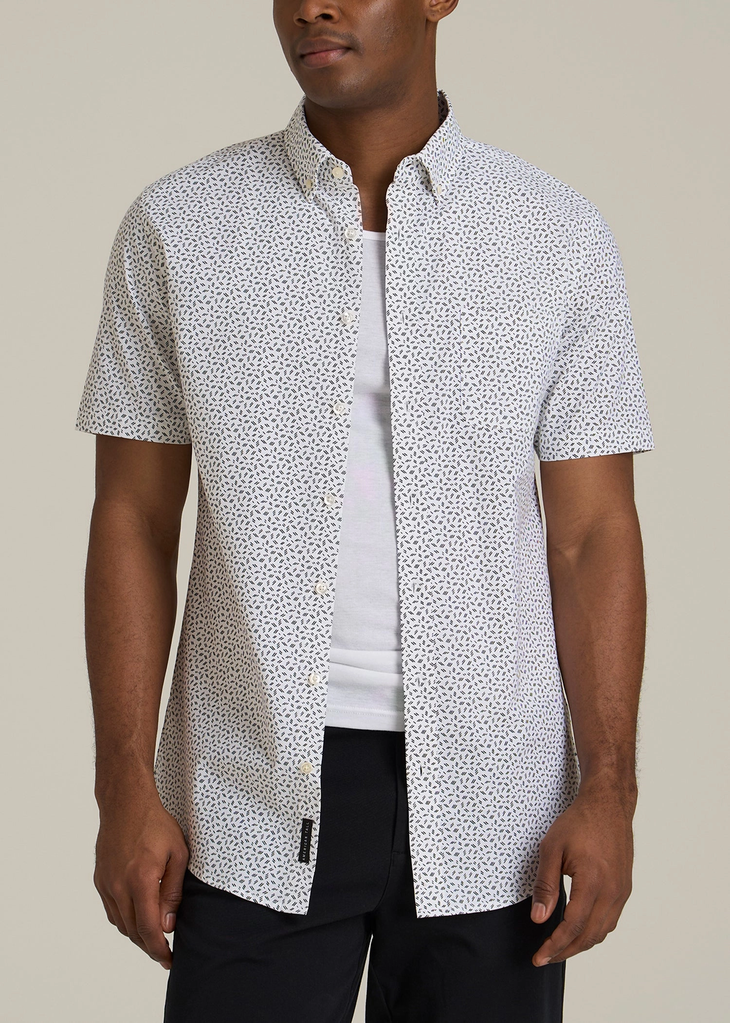 Short Sleeve Shirt for Tall Men in Black and White Geometric Tailored Silhouette FrictionFreeNeckline
