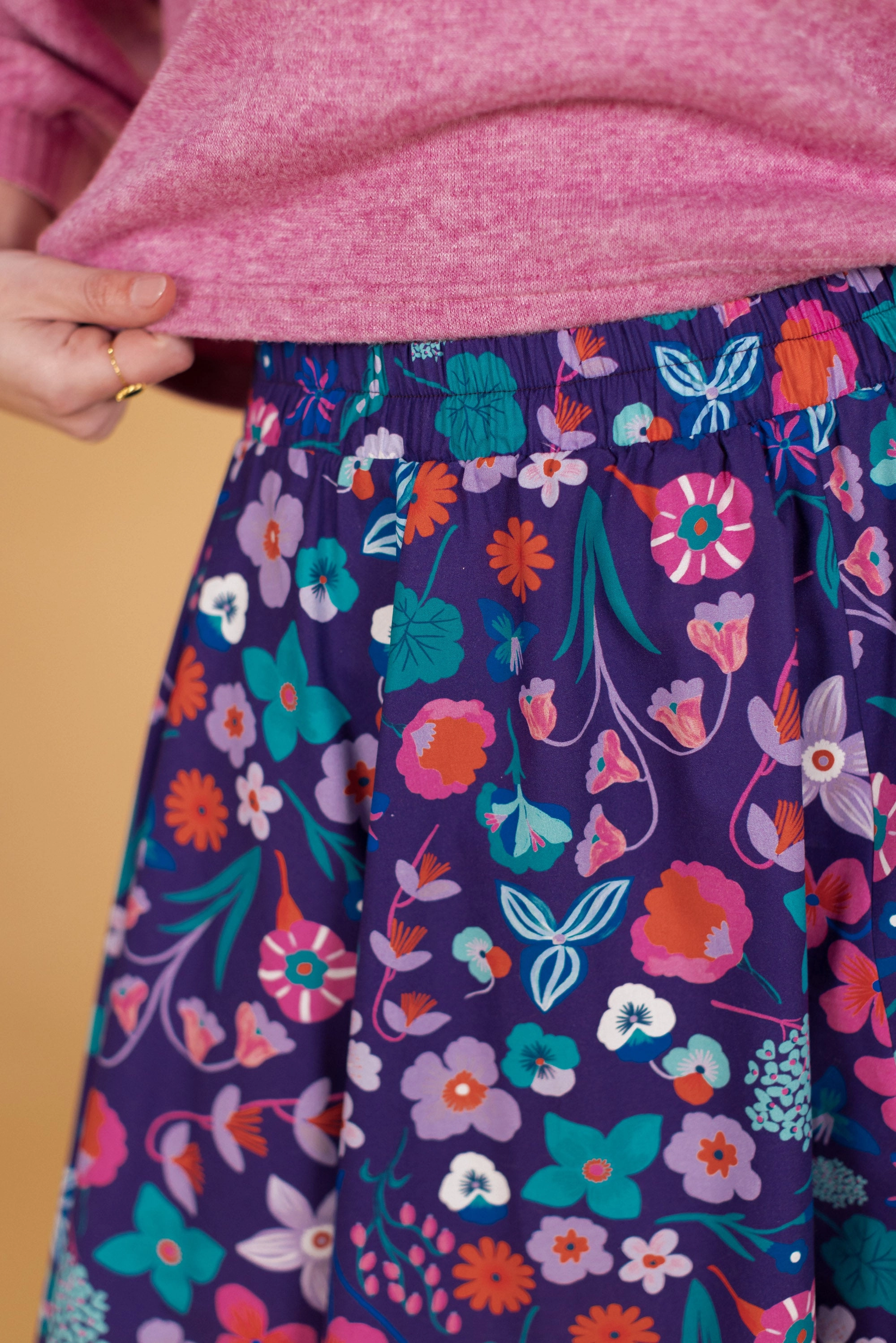 Lightweight texture Casual Edge Skirt Mireille Purple Floral