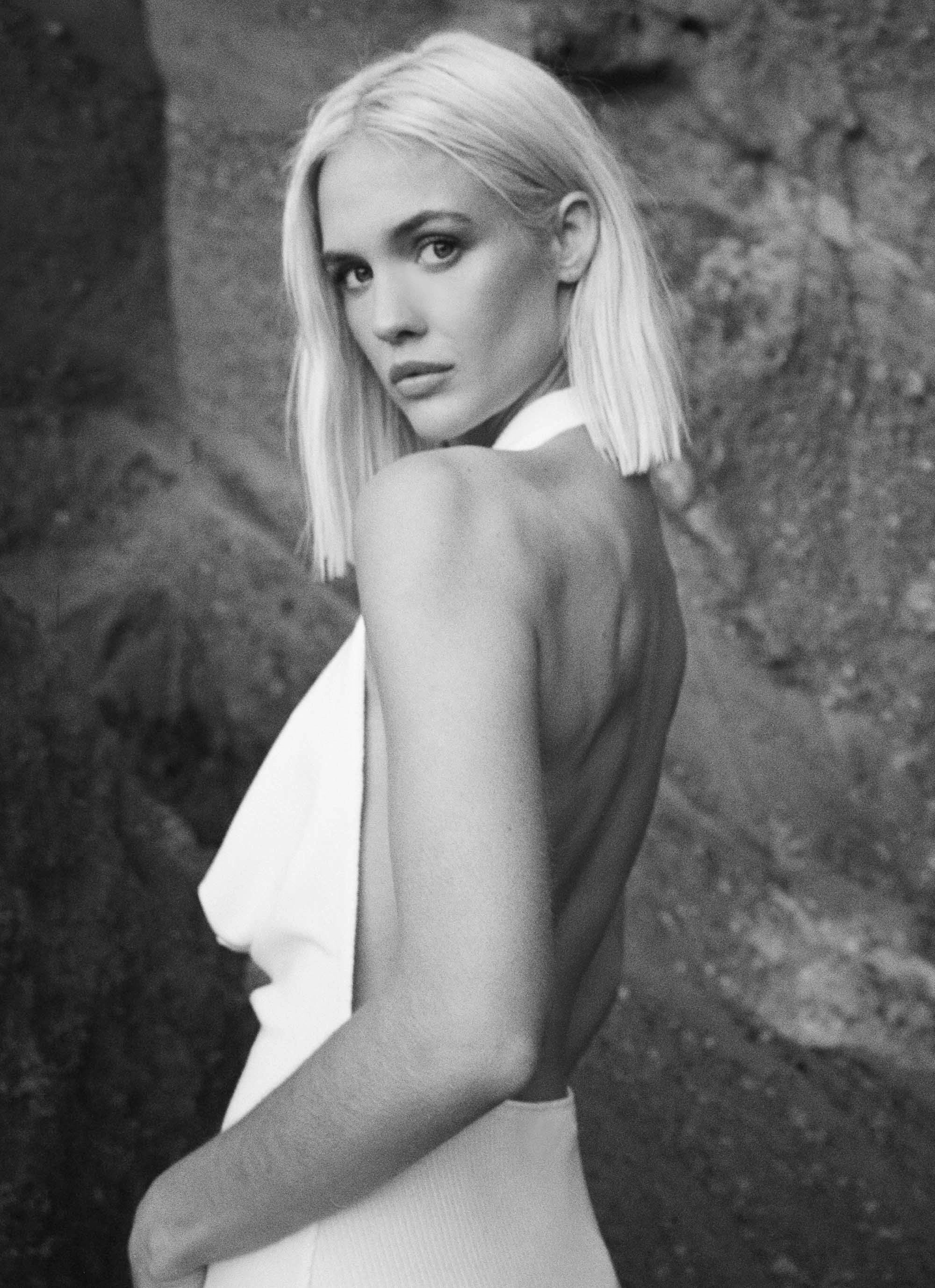 Anella Maxi Dress - White Glossy Detail Back-Pocket