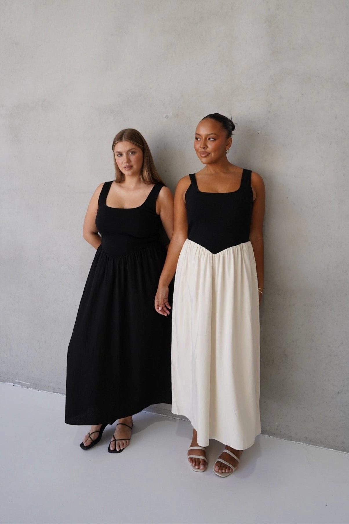 MYRA DRESS NEUTRAL/BLACK Timeless Look