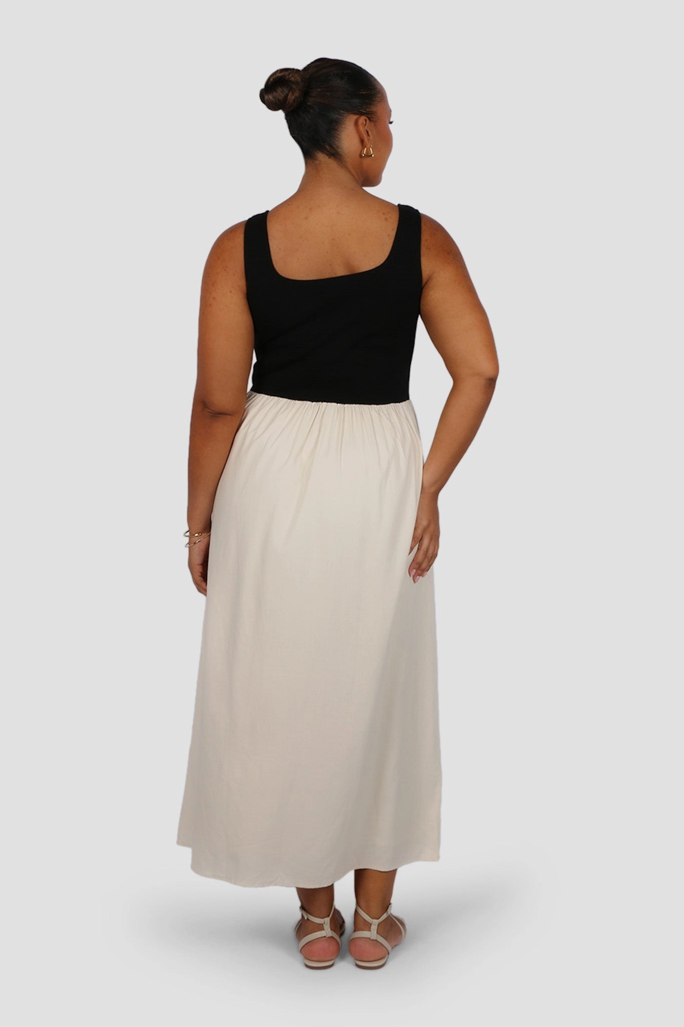 MYRA DRESS NEUTRAL/BLACK Curve-Enhancing Feather Light