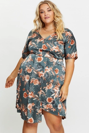 Calm Movement Floral Print Skater Dress V-neck Three-Quarter Sleeve