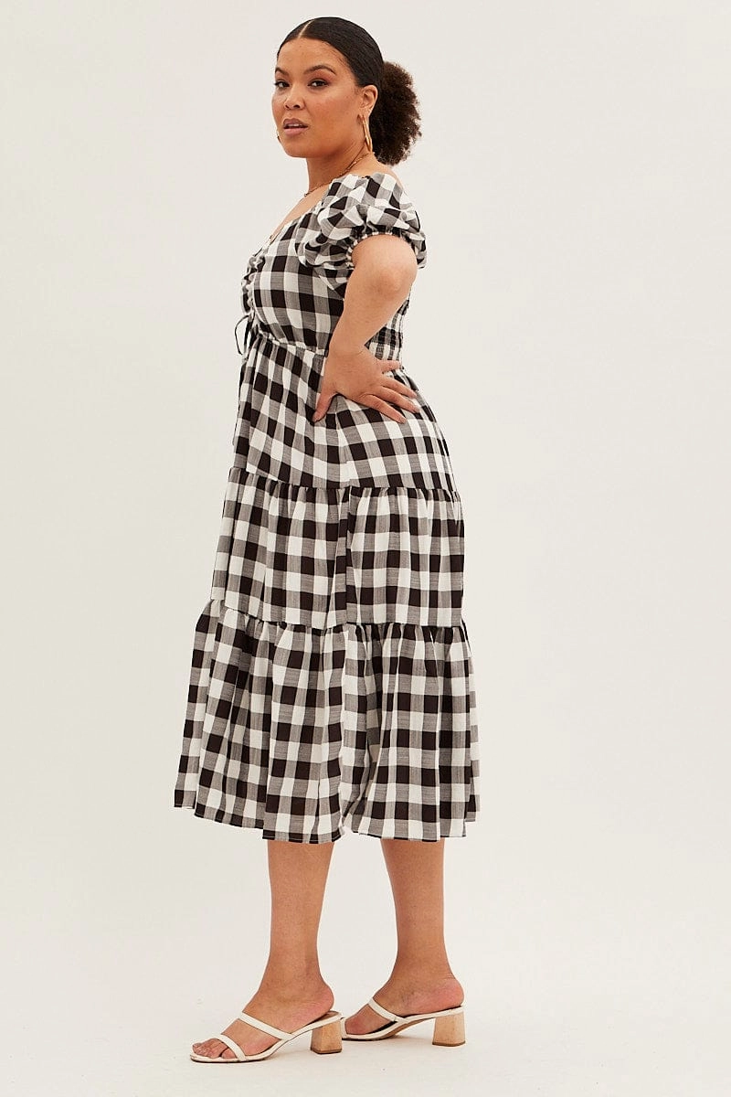 Smart Cut Stripe Midi Dress Short Sleeve Sweetheart Neck Cut Out