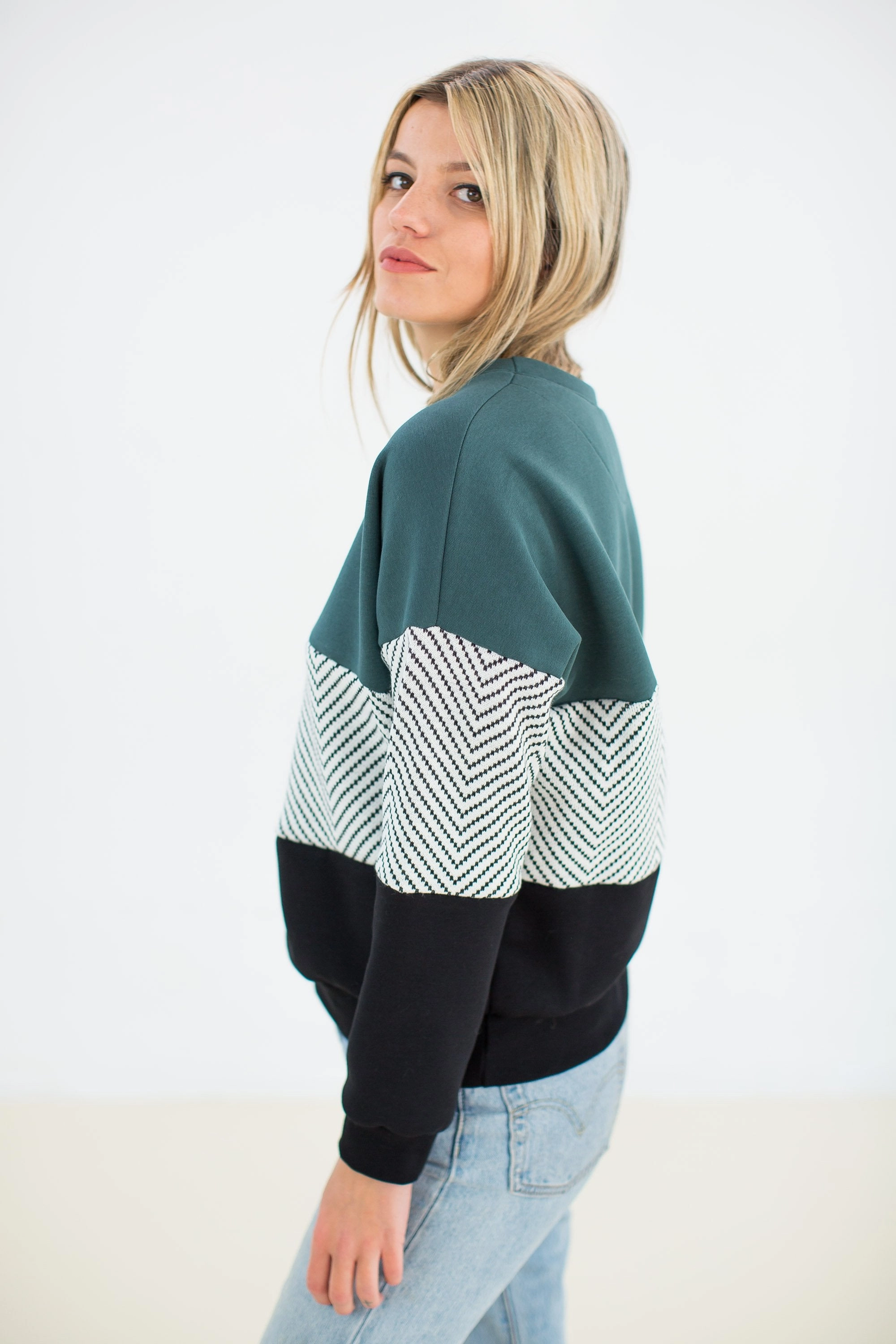 Sweater Mia in green, white herringbone & black. product vacation wearability Checkered