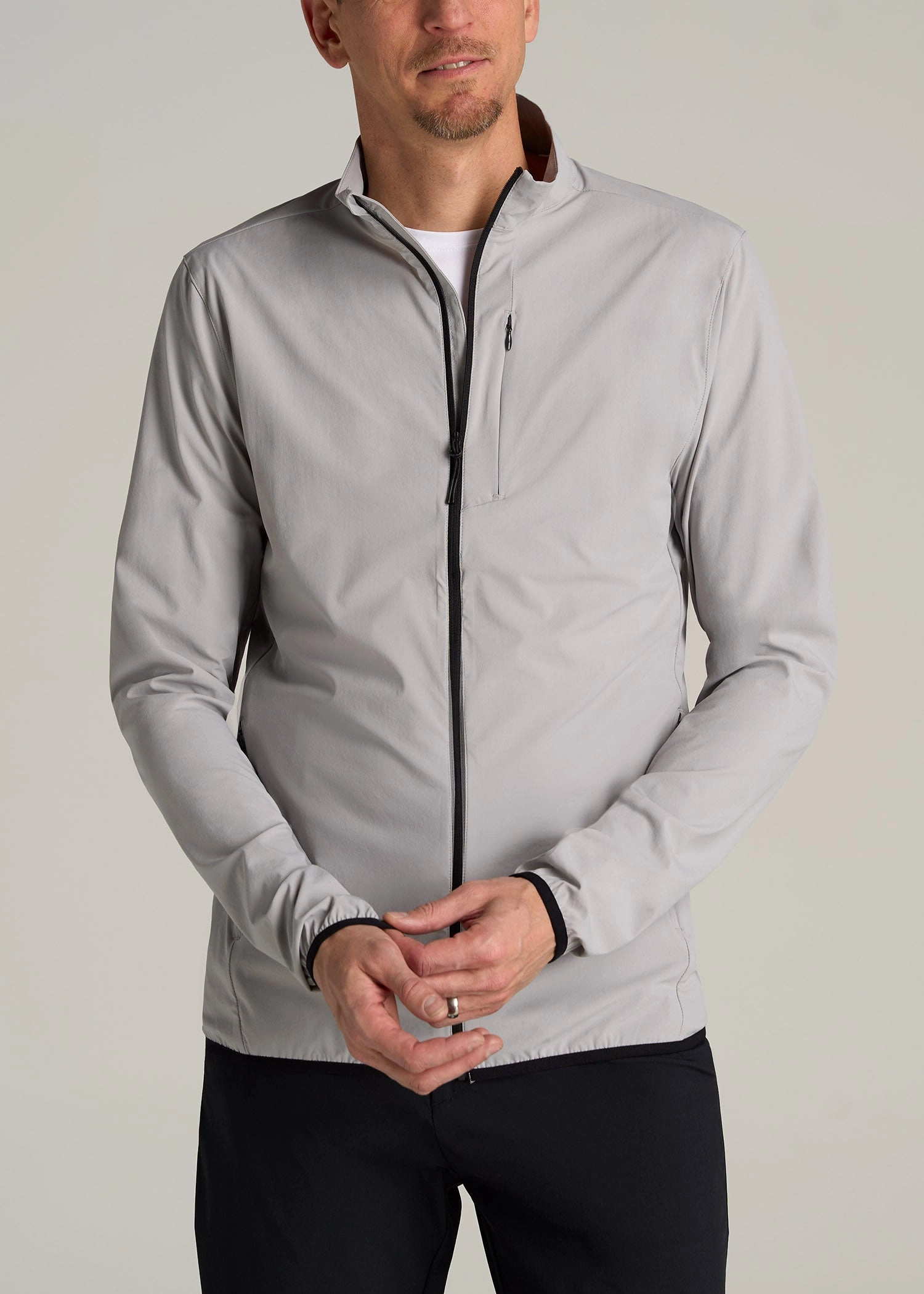 Flexible Articulated Elbows Tall Men's Softshell Jacket for Outdoor Training in Light Grey