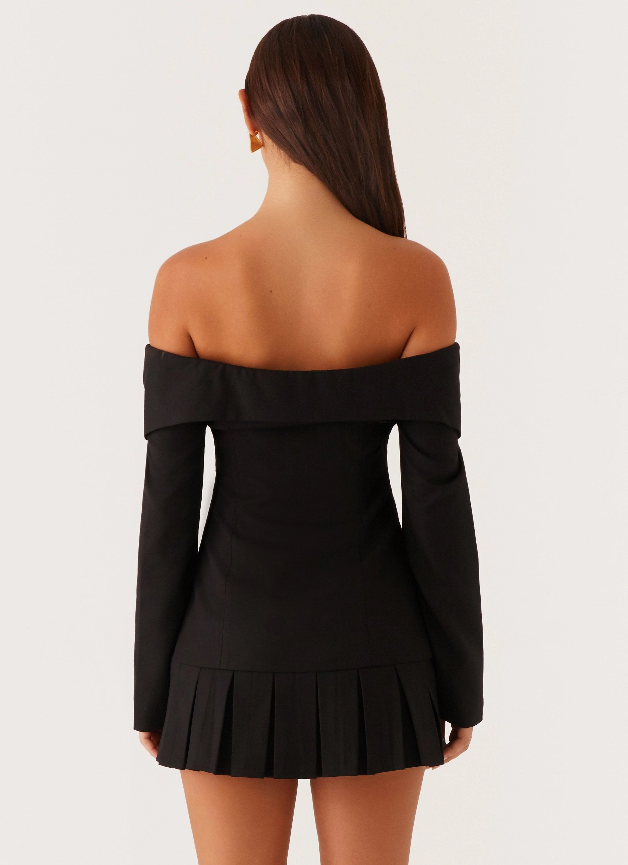 Stylish Silhouette Smart Cut Tarlisha Off Shoulder Long Sleeve Mini Dress - Black