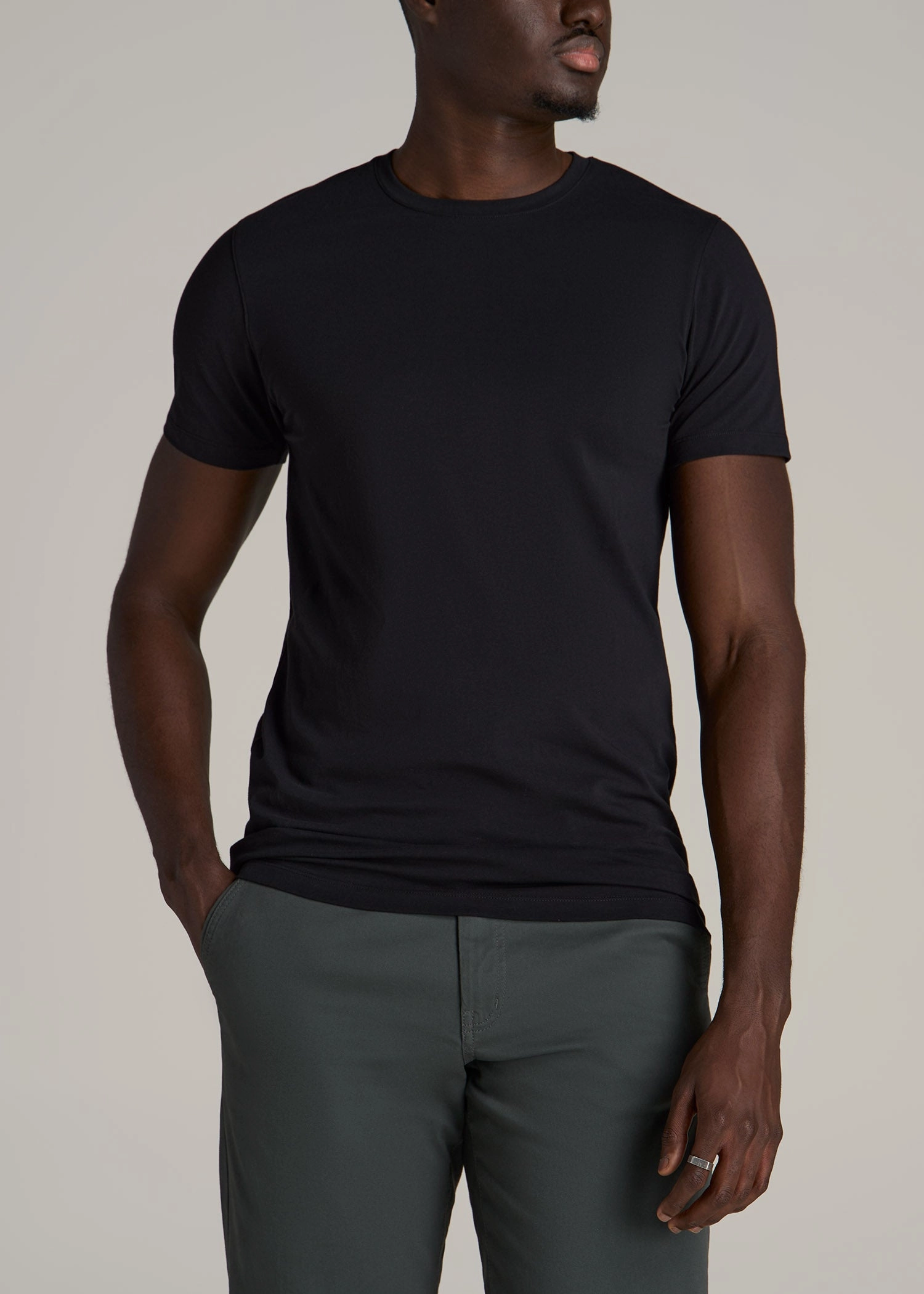 Bold Design Grid Back Panel The Essential MODERN-FIT Crewneck Tee for Tall Men in Black