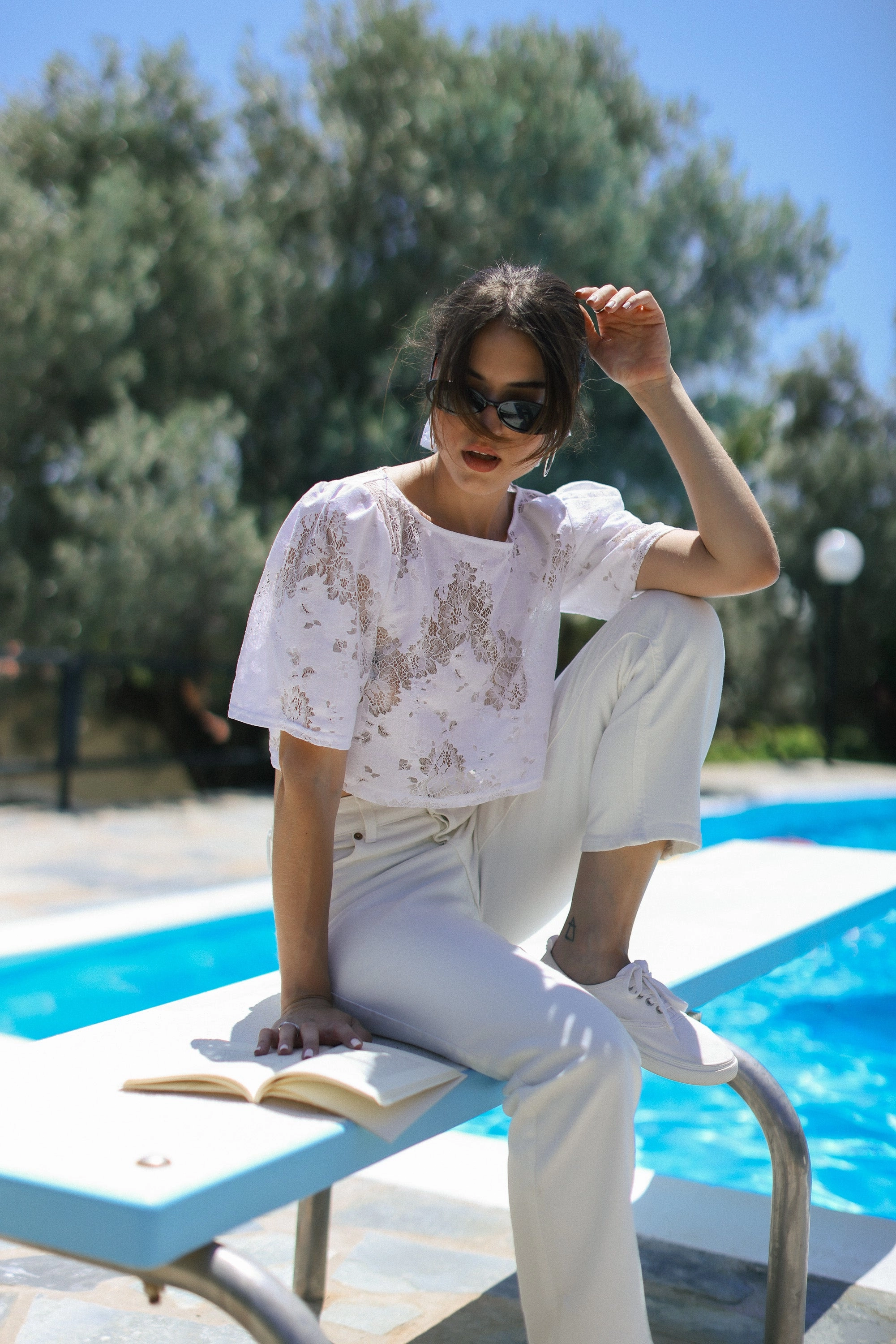 Top Mare White Lace Roll Up Sleeve System