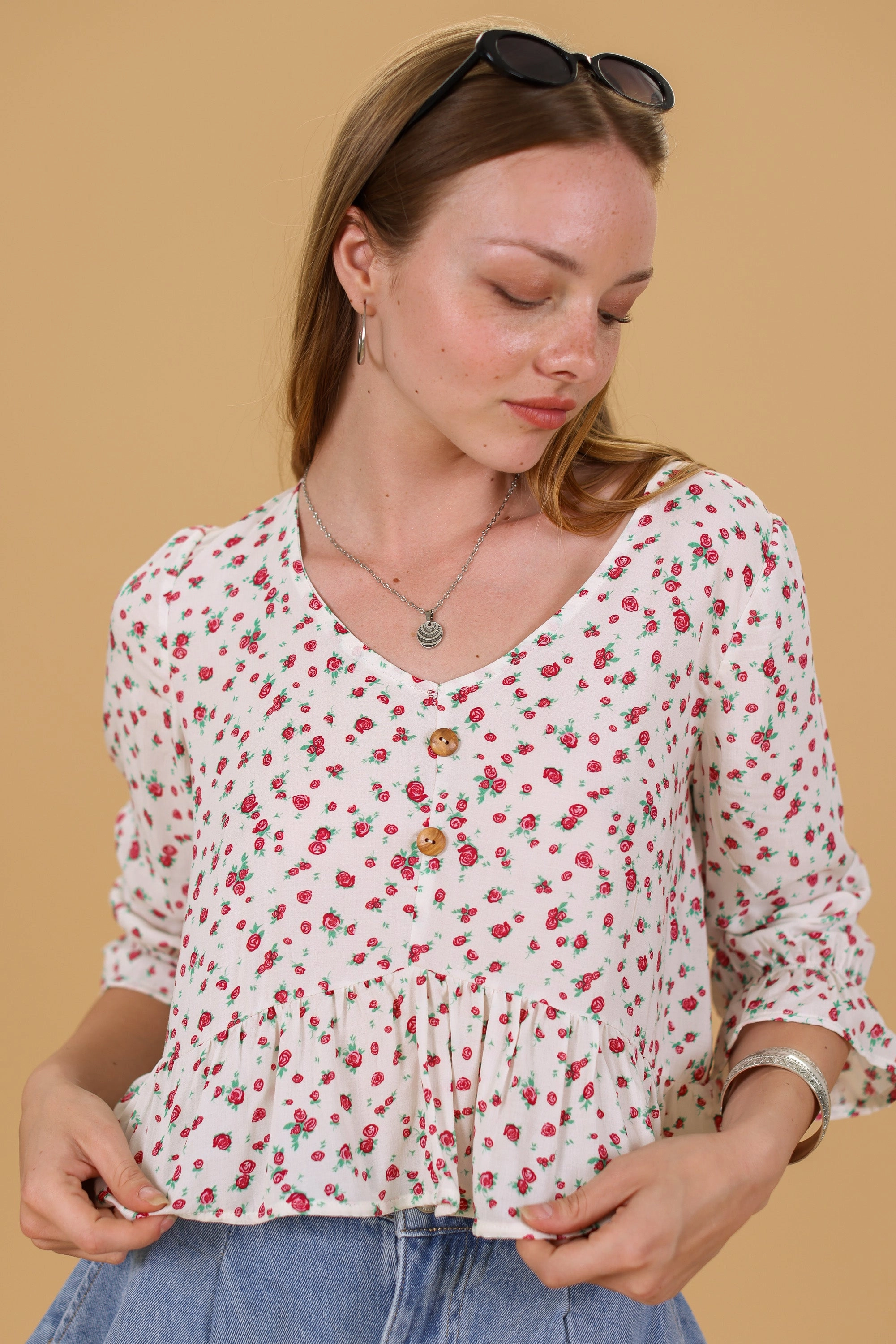 Top Olyra White Roses Shape Retention Fabric Minimalist Styling