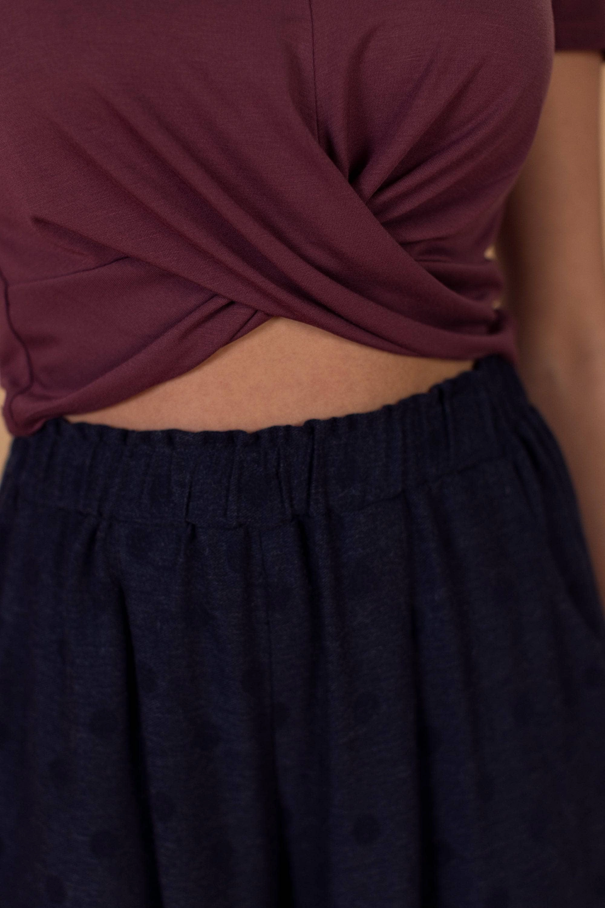 Top Palmyra Maroon BreathableMesh Multipurpose Design