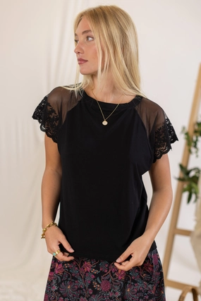 MinimalistDesign Top Samy Black Lace
