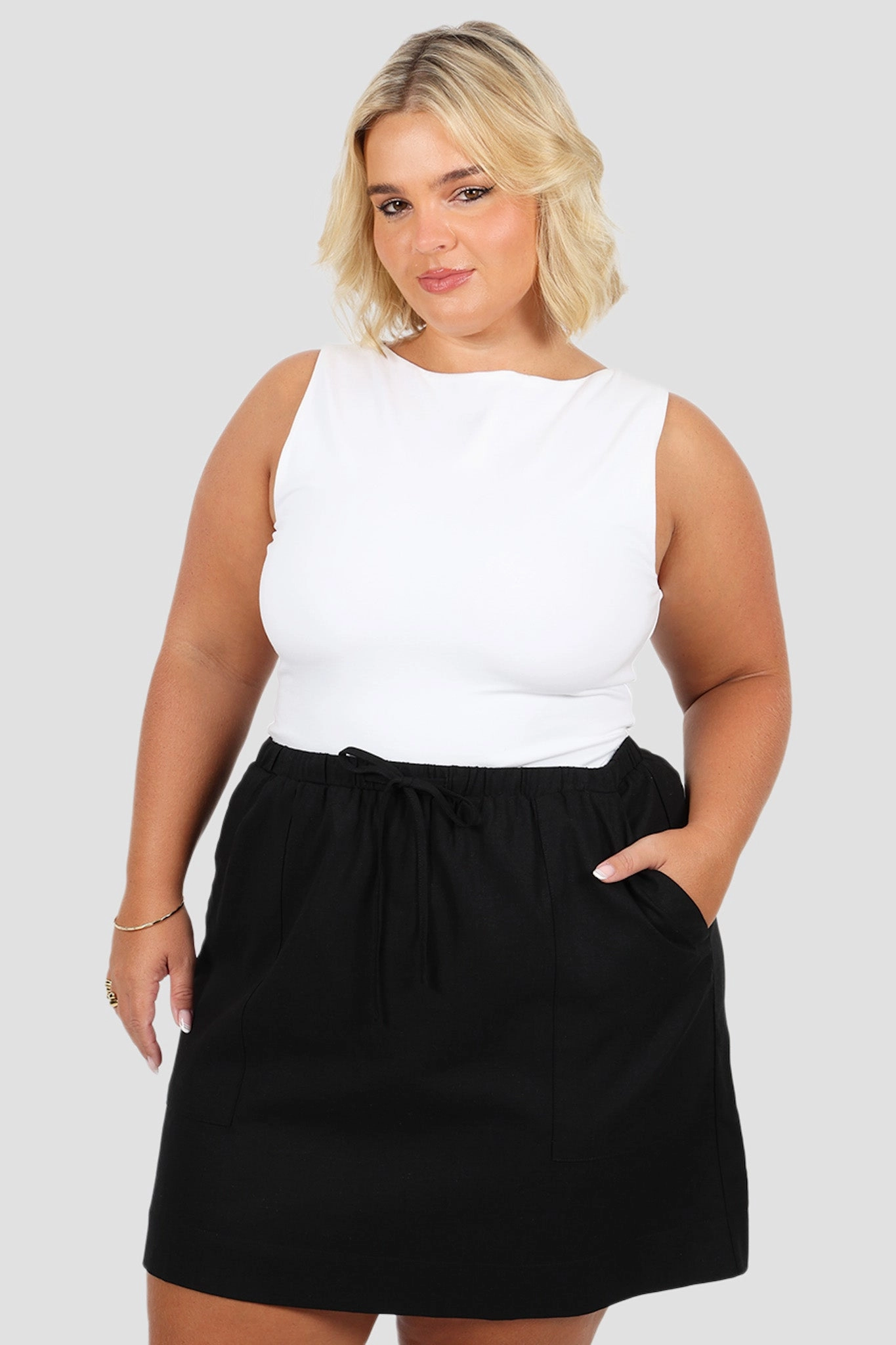 TORIA SKIRT BLACK High Shine