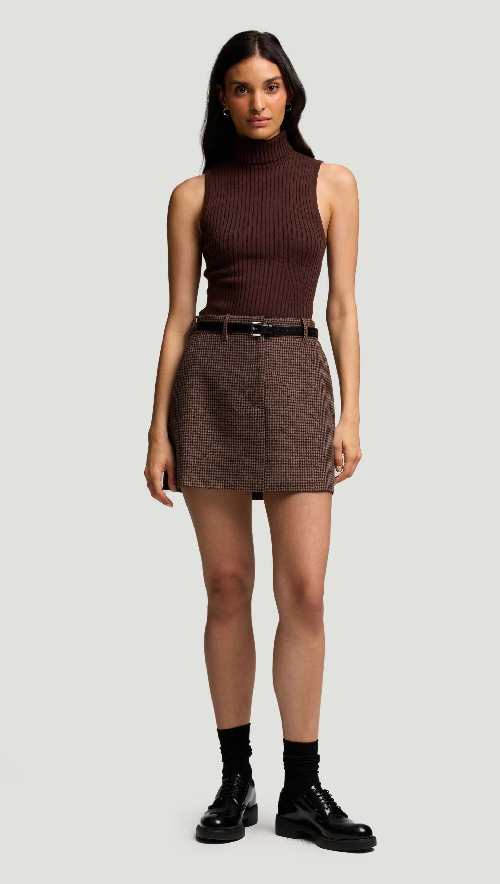 Outfit Mood Wrap Closure Mini Tailored Skirt in Viscose Blend | Brown/Camel Houndstooth