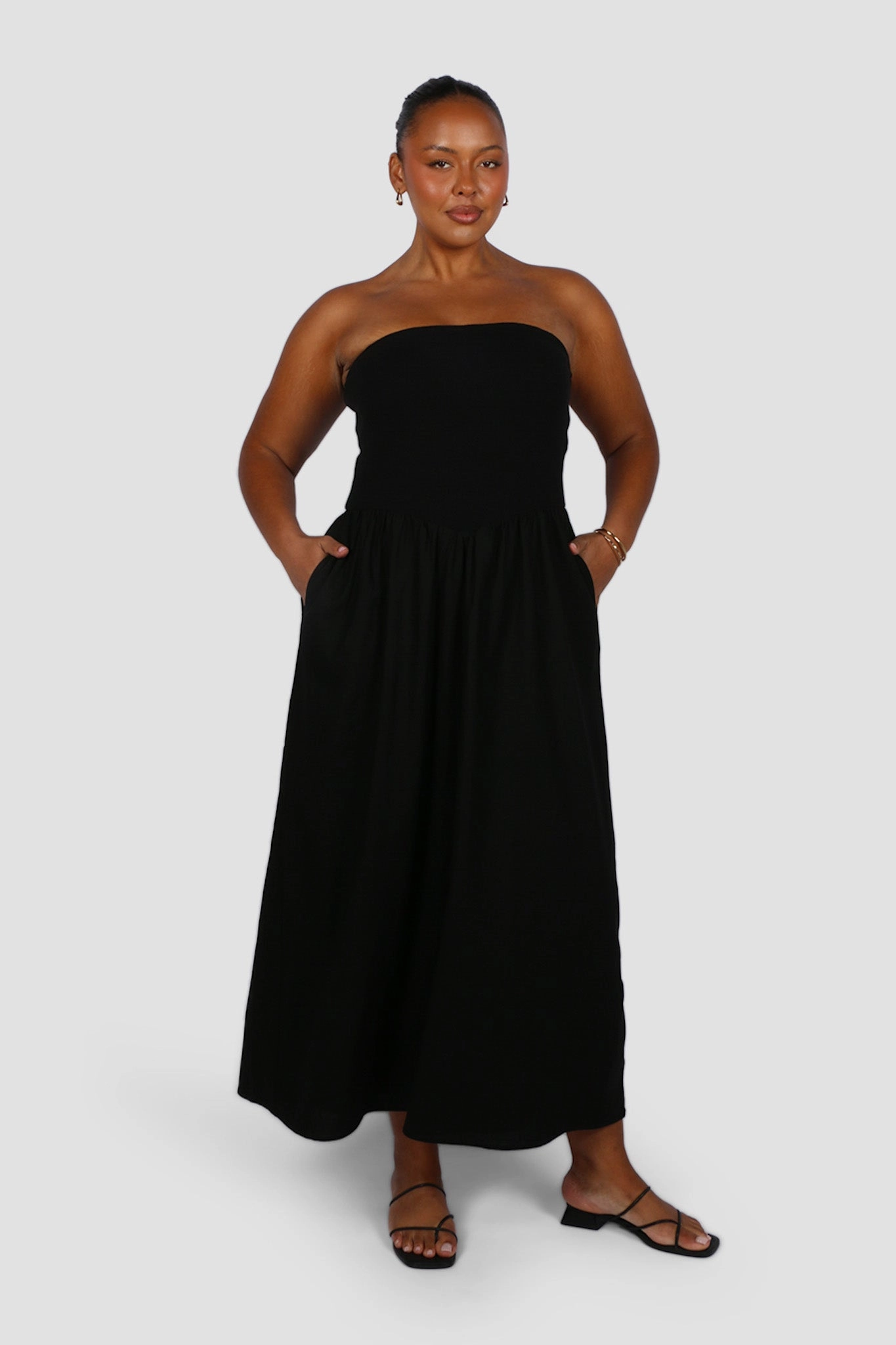 Playful touch Elegance Glow VELLA DRESS BLACK