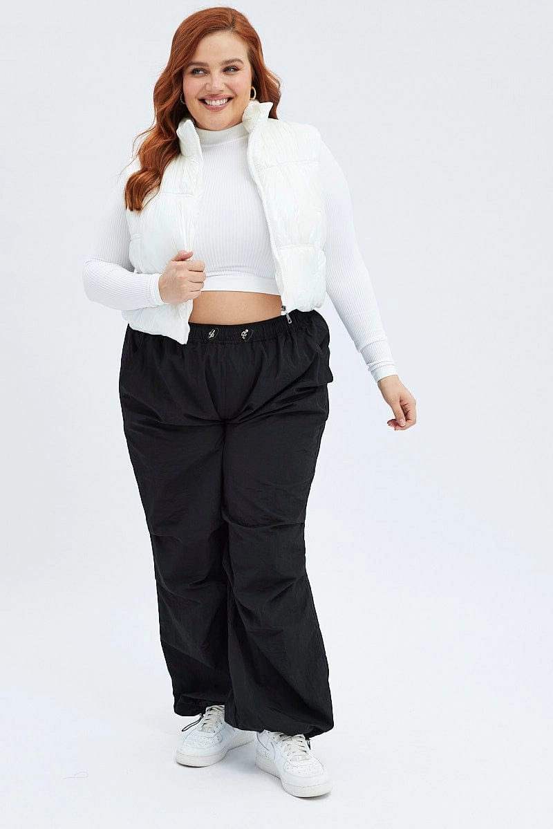 White Puffer Vest Sleeveless Shiny Crop SeamlessShoulderPanels Warmth Without Bulk