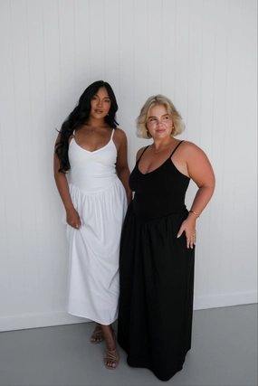 YARA DRESS WHITE Art Event Cozy Fit
